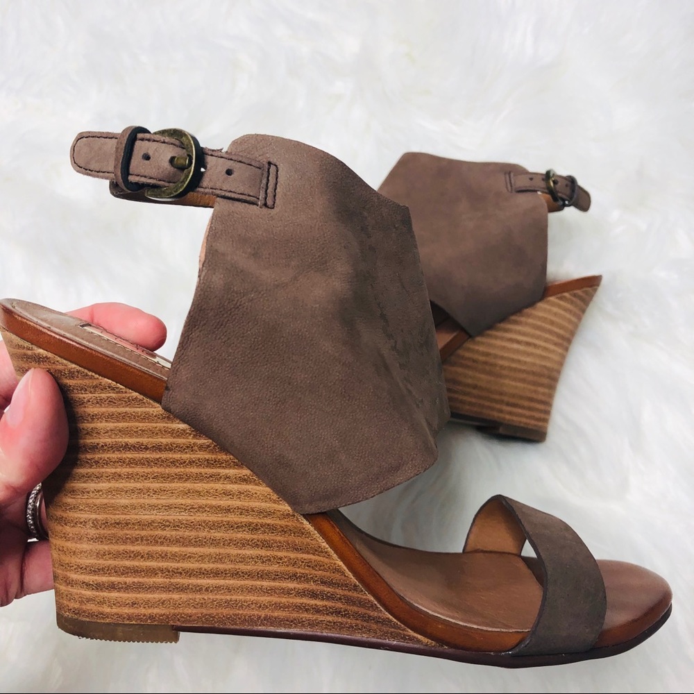 Halogen Clarette Wedge Wooden Tan Sandal | Sz 5.5